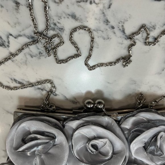 Silk flower clutch - Picture 4 of 6